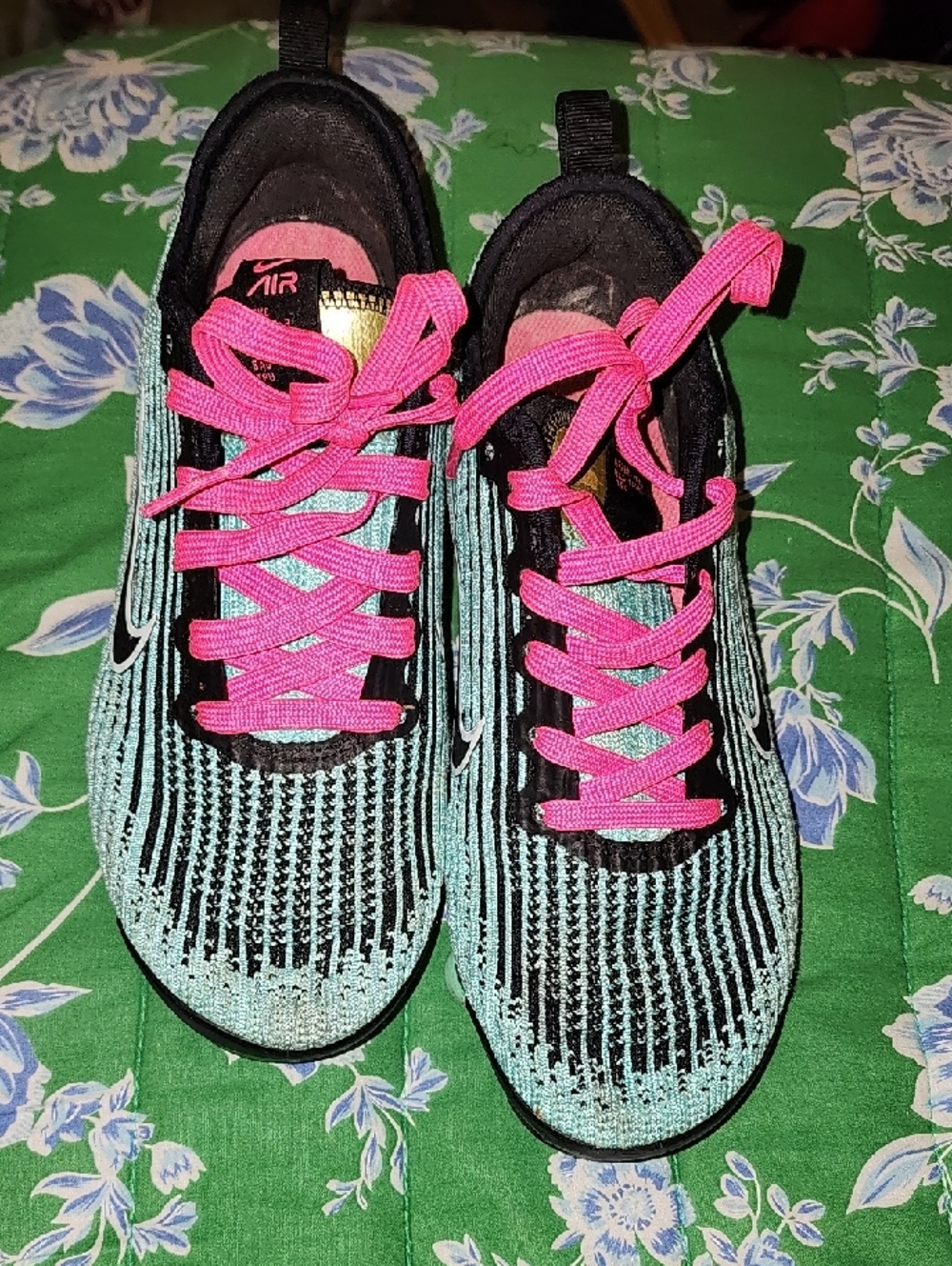 Nike Air VaporMax. Youth's Knit Running Shoes in Mint with Bright Pink Laces